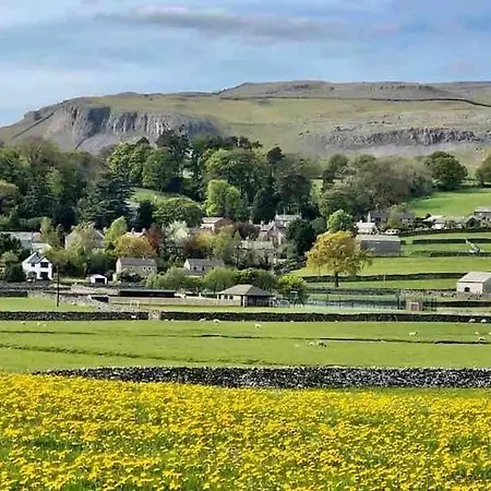 Charming Dog-friendly Yorkshire Dales Cottage, Austwick