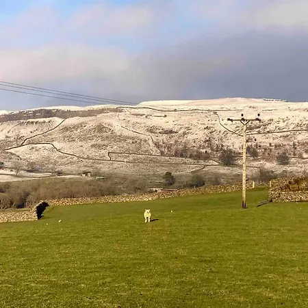 Charming Dog-friendly Yorkshire Dales Cottage, Holiday home *