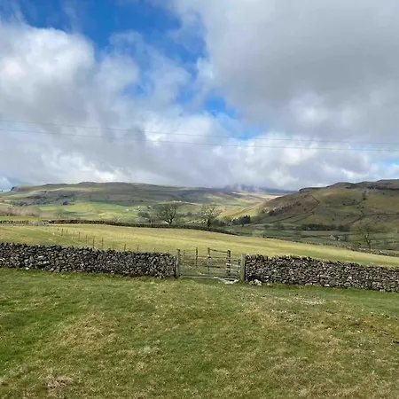 Charming Dog-friendly Yorkshire Dales Cottage,