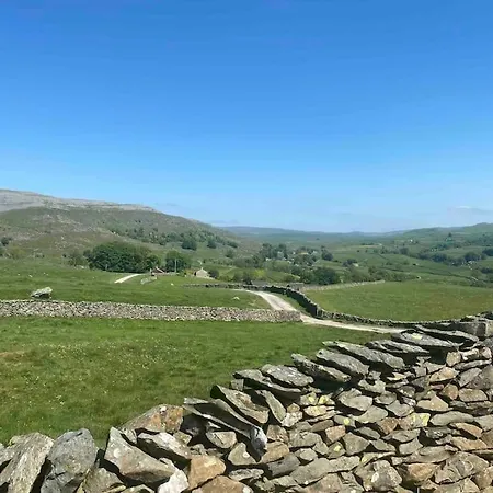 Charming Dog-friendly Yorkshire Dales Cottage, * Austwick