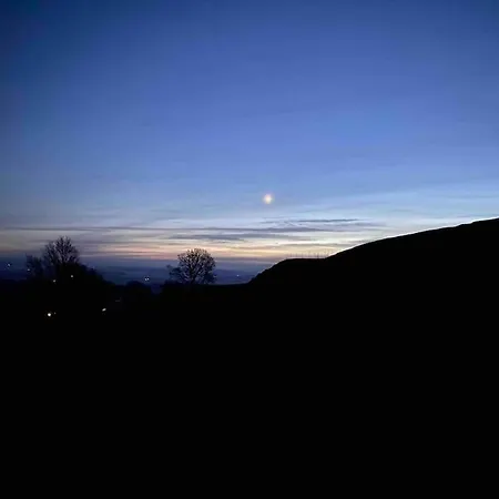 Charming Dog-friendly Yorkshire Dales Cottage, 오스트윅