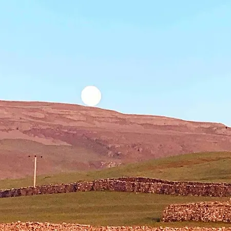 Charming Dog-friendly Yorkshire Dales Cottage, 오스트윅