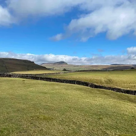 Charming Dog-friendly Yorkshire Dales Cottage, 펜션