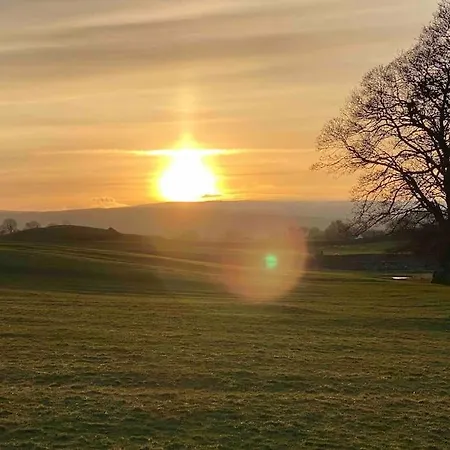 Charming Dog-friendly Yorkshire Dales Cottage, 펜션 *