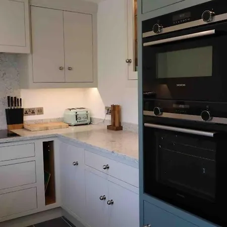 Charming Dog-friendly Yorkshire Dales Cottage, 펜션 오스트윅