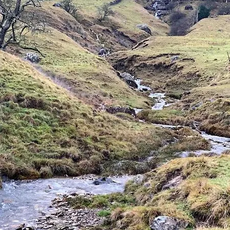 Charming Dog-friendly Yorkshire Dales Cottage, 오스트윅