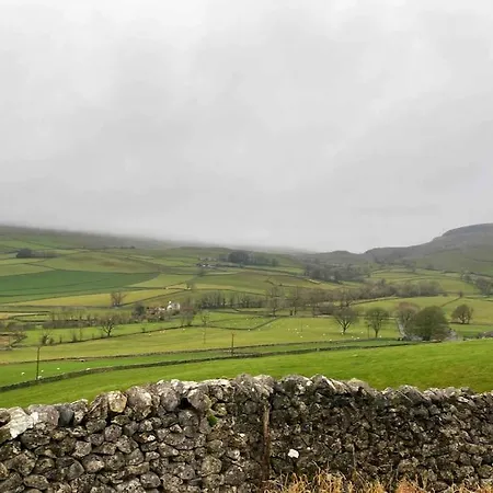 Charming Dog-friendly Yorkshire Dales Cottage, 펜션 *