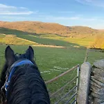 Charming Dog-friendly Yorkshire Dales Cottage, * Austwick