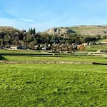 Charming Dog-friendly Yorkshire Dales Cottage, * Austwick