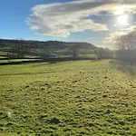 Charming Dog-friendly Yorkshire Dales Cottage, Austwick
