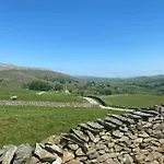 Charming Dog-friendly Yorkshire Dales Cottage, * Austwick